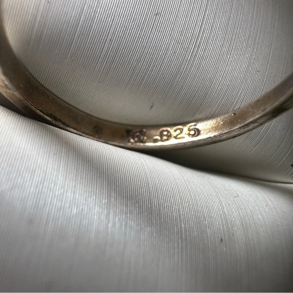 Stunning Silver Teardrop Ring - Picture 3 of 4